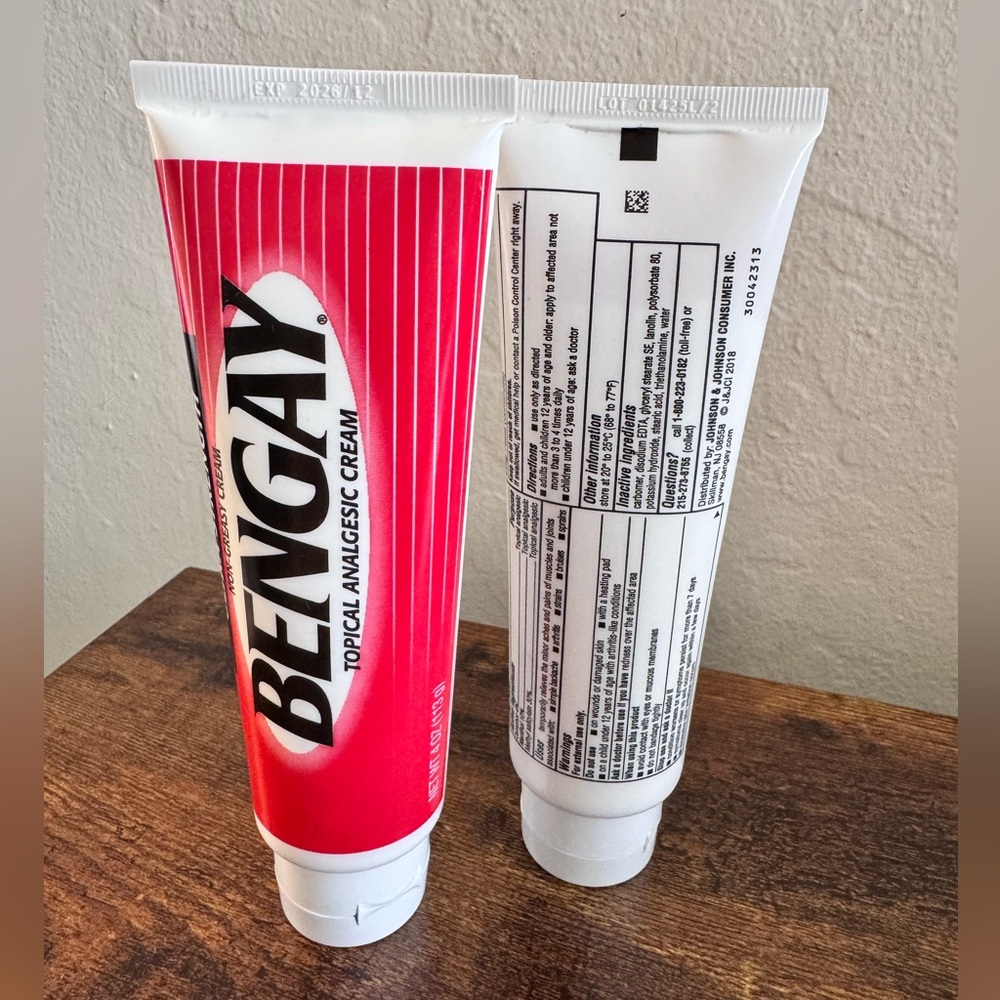 BENGAY Topical Analgesic Cream - Red/White Tube
